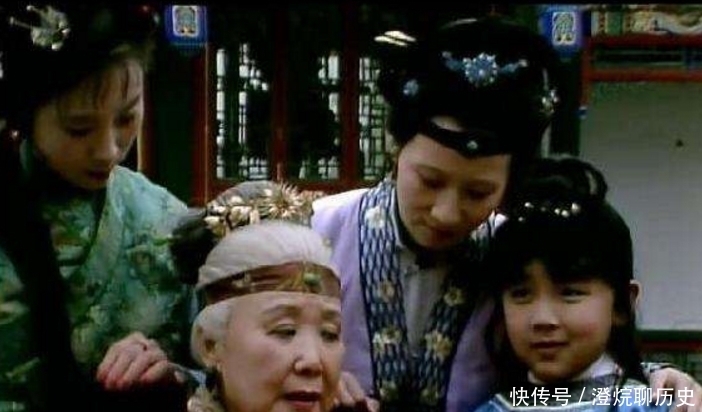 大观园里|红楼梦里,李纨虽然丧夫,却敢讽刺王熙凤,还敢不给贾政面子