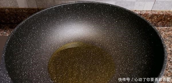 春末遇到此菜别手软,堪称植物“美白丸”,常吃晒黑的皮肤也白了