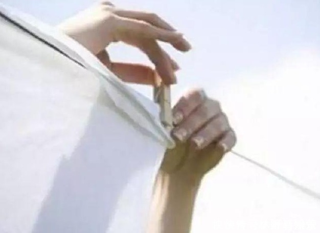 洗衣机|洗床单时水里倒一碗“它”，不管床单多脏多旧，洗完立马干净如新