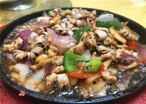 表姐非要请爸妈下馆子吃饭,5人吃了210,爸妈吃完都说赞