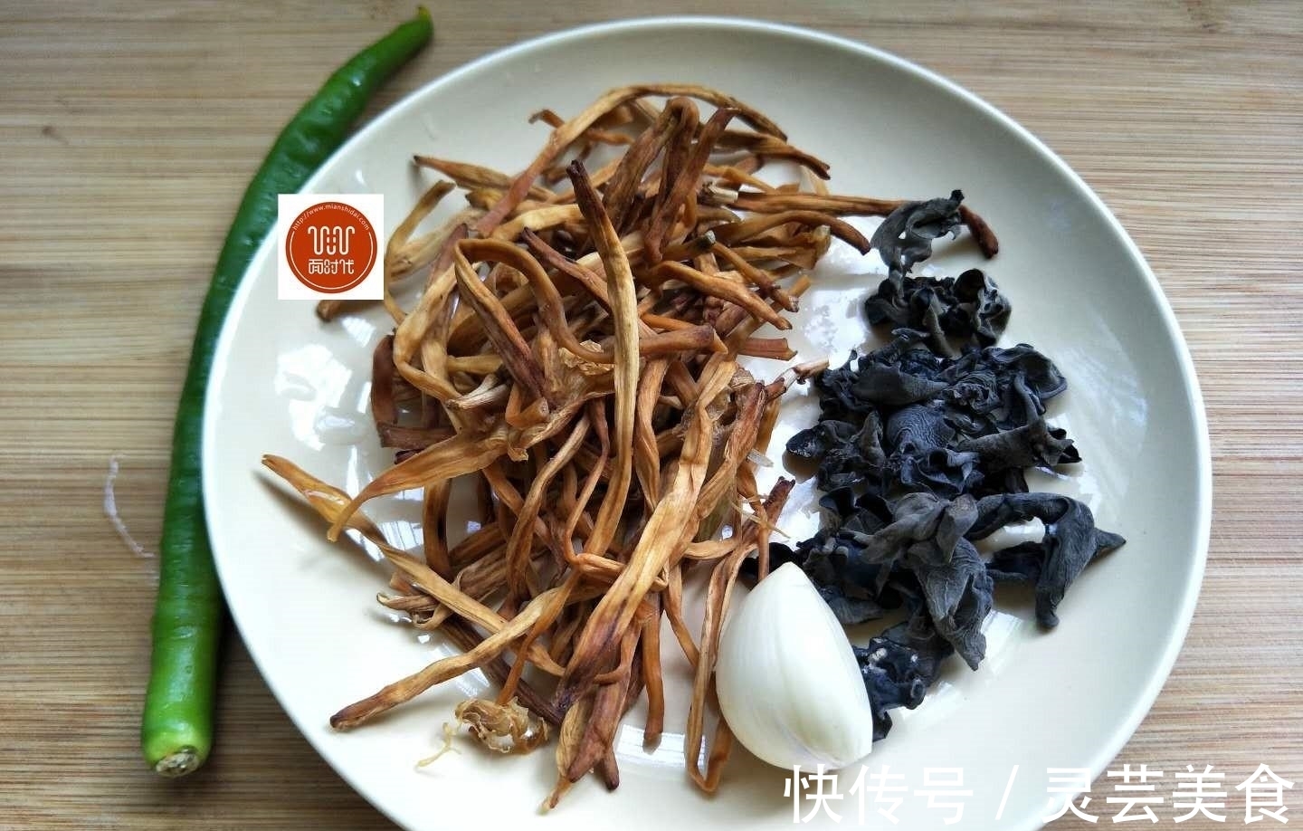 黄花菜|女人不要错过这菜，甩肉吸脂瘦肚子，吃着吃着就瘦了，关键还便宜