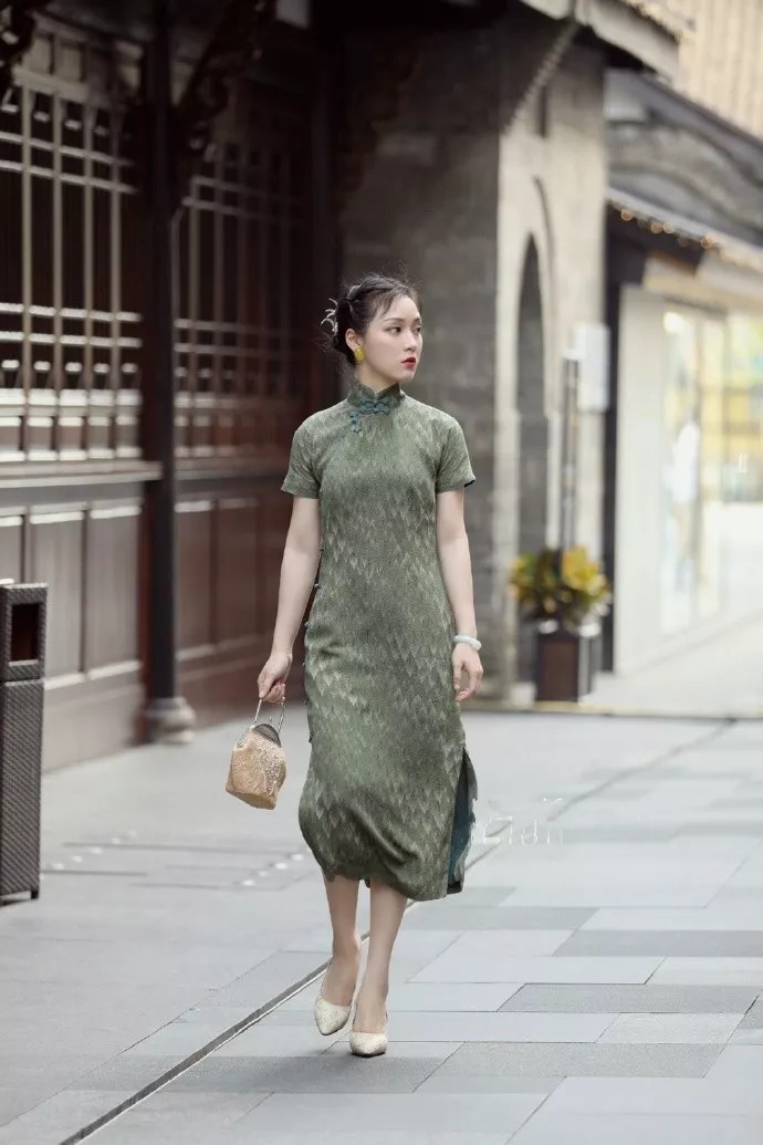 时尚穿搭|高跟鞋时尚穿搭,展现出女生迷人的身姿