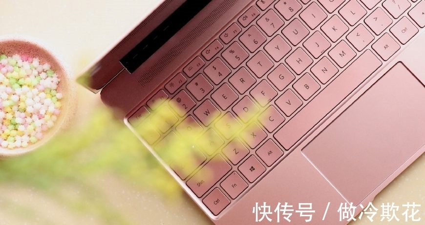 m谁说粉色只能可爱 华为MateBook X 成职场女性的商务Show选