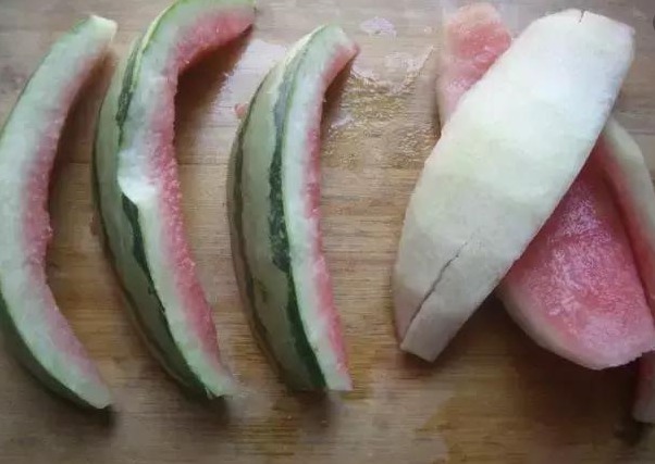 3种“水果皮”，不仅能吃，还能当肥料，养啥花都能“爆盆”