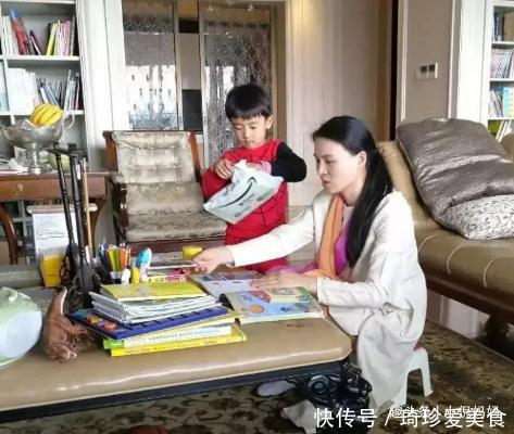 小刘|保姆来了之后,9岁儿子天天说困,爸爸看监控后给保姆拿了3万元