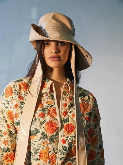 你是什么脸型，就戴什么帽子，千万别乱选