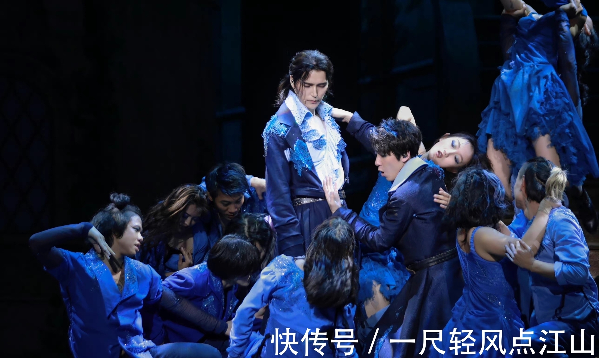 古典$他就像一幅古典的油画一样,真好看!