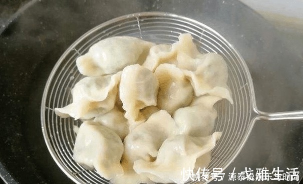 调韭菜鸡蛋馅时，最忌放这2种料，却有很多人爱放，难怪饺子不香