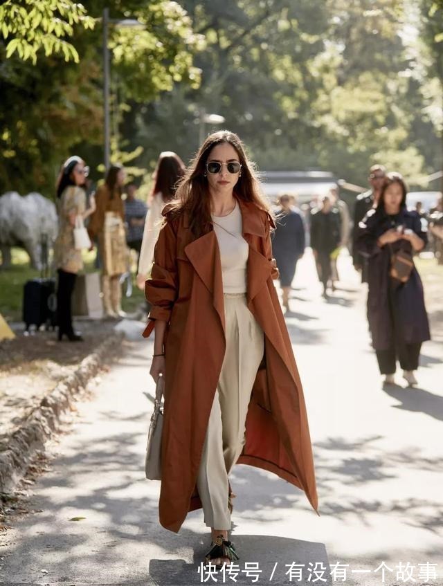 烟管裤 梨形身材别总穿阔腿裤了,这4款“下装”更遮肉!不用减肥就显瘦!