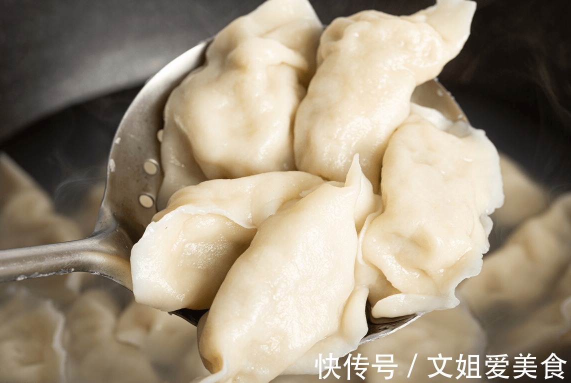 冬至要想饺子好吃,不破皮不粘锅,要记住4个秘诀!来试一试