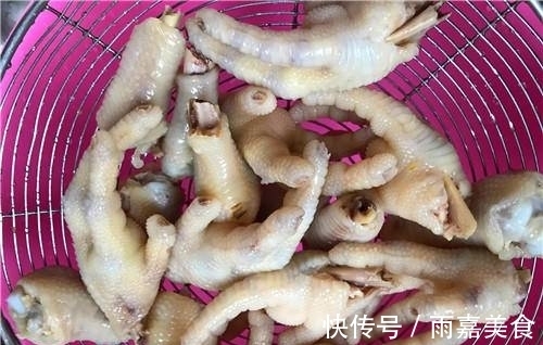 销魂软烂入味,越嚼越有劲,做零食吃,既美容又解馋!美味