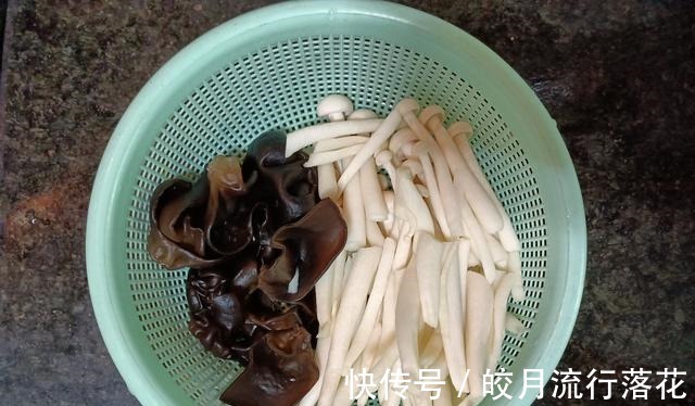 五花肉豆腐白菜煲!