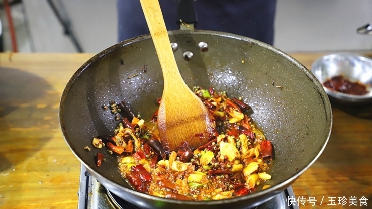 肥牛|金针肥牛的美味做法,汤汁浓郁,肥牛细嫩,鹏厨教你制作小技巧