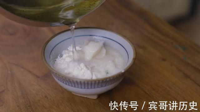 排队4个小时才能吃到的网红葱油饼，只要简单几步在家就能做