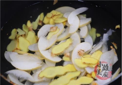 生姜加梨,用水煮一煮,作用真的很厉害,我也才知道,太实用了