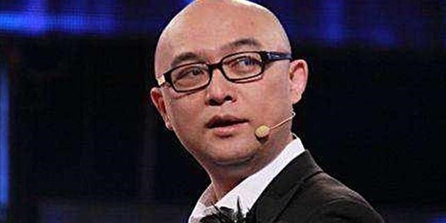 非誠勿擾男生牽手一美女,得知家庭背景后,竟當場反悔獨自離場