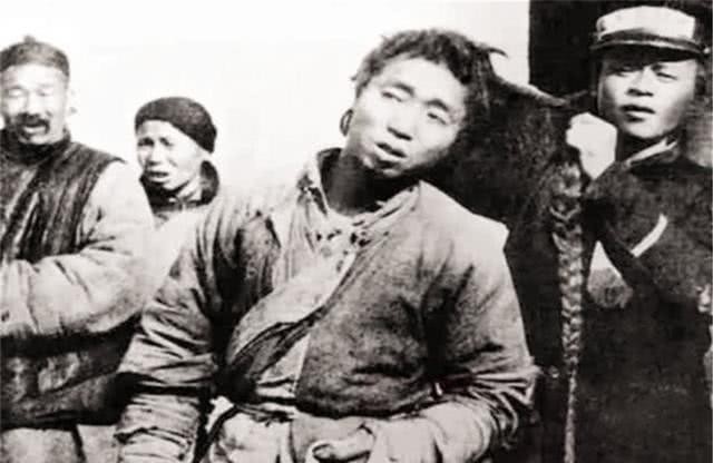 清朝人的“辫子”有多脏?英国女子直言:吃饭难以下咽