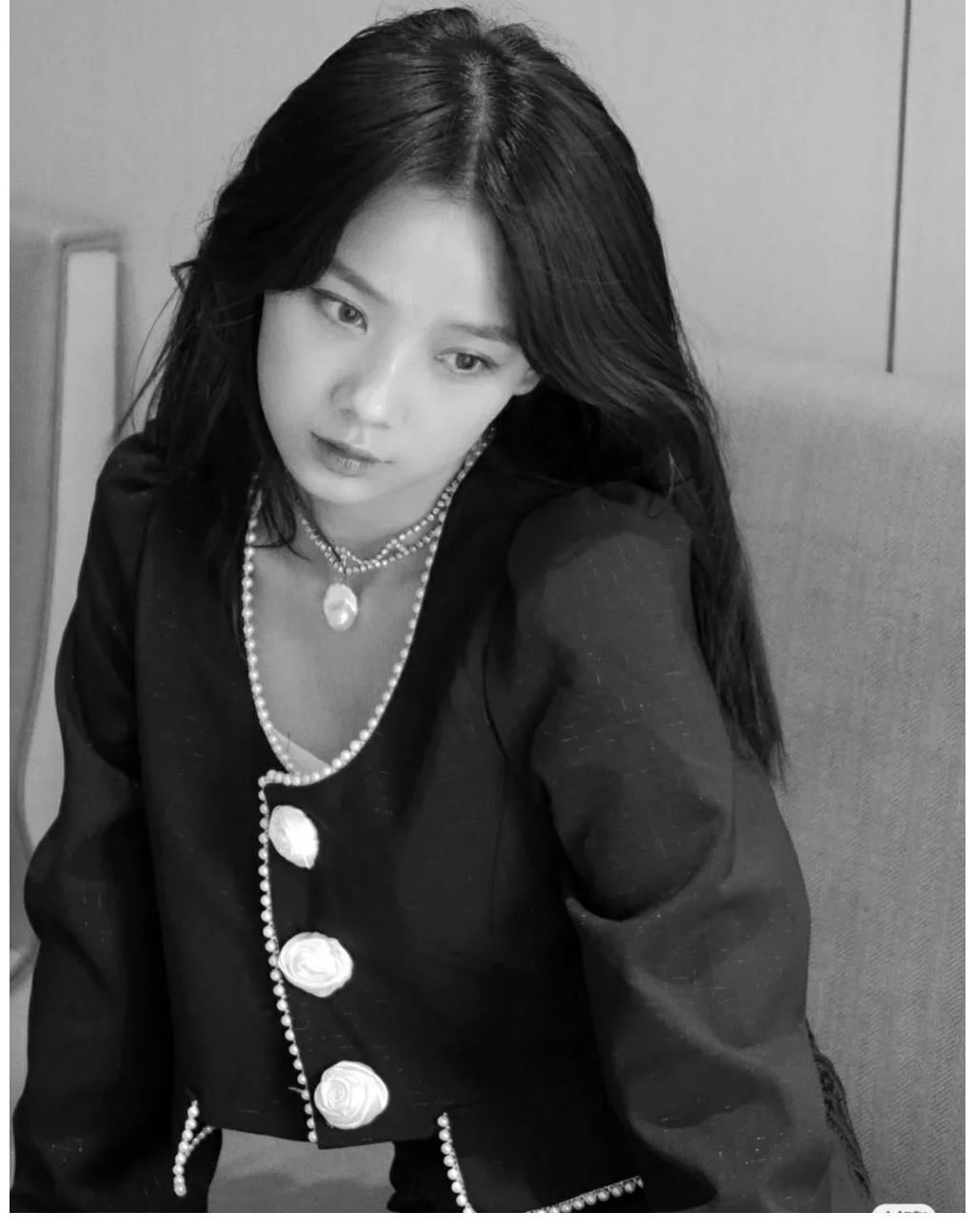 女人味儿 鲁照华身着秋季小西服，轻奢时尚又高级，活力四射