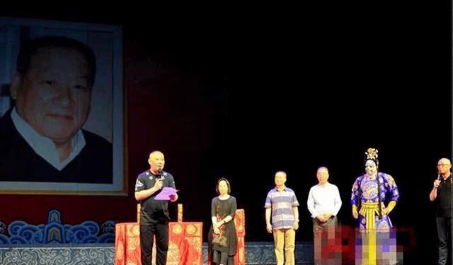 师爷|陶阳深更半夜出文追思师爷非常想您郭德纲曾因跪遗照拜师学艺惹异议