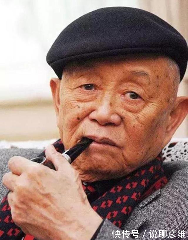 丁玲@沈从文帮过丁玲那么多,丁后来为何不帮落难的沈,还要大骂他?