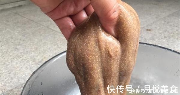 钓鱼技巧:“水拉饵”是个什么饵料?是如何搭配使用的?