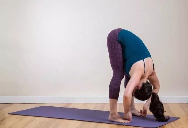 橡皮泥|瑜伽前屈:为什么老师说弯曲膝盖做前屈更安全也更容易?