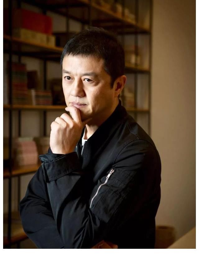 李子柒|李亞鵬模仿李子柒拍視頻，納布鞋、種蘿卜，網(wǎng)友質(zhì)疑挖走她的墻角