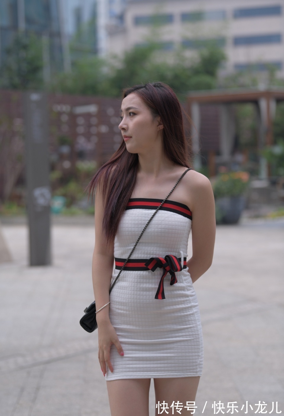 清新脱俗|小姐姐的连衣裙,不仅造型时尚,还清新脱俗!