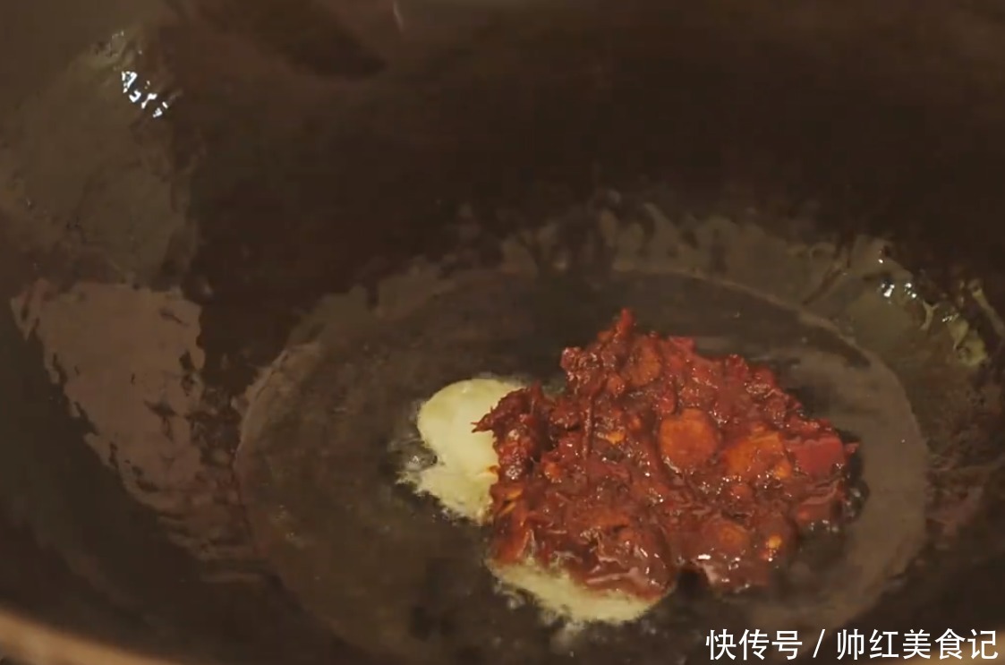 好吃|红烧鲫鱼的家常做法,肉质细嫩,鲜香味美特别好吃