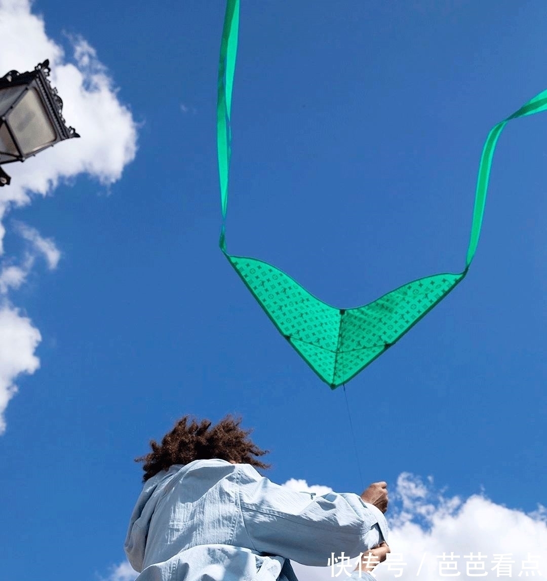 virgil|小时候玩的换装贴纸、QQ秀,竟成了现在最时髦的玩意