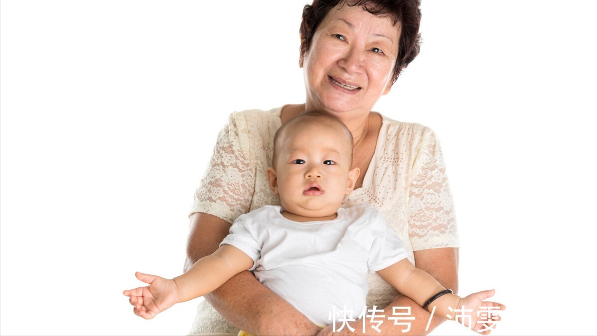 女儿|67岁母亲:在子女家各住了一个月后,我才明白了晚年该依靠谁