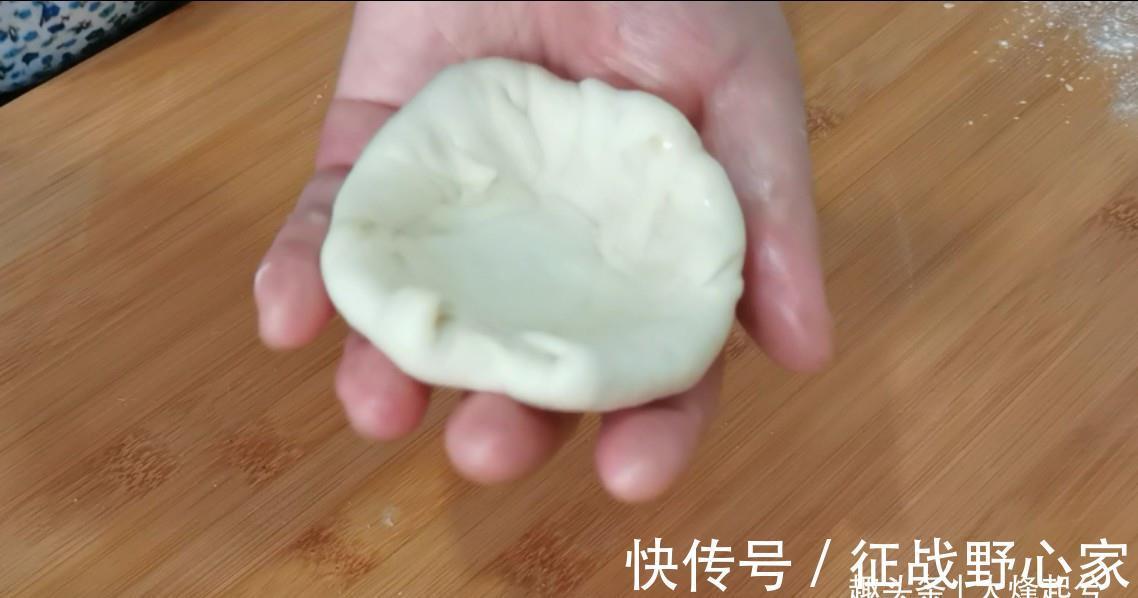 油酥|芝麻酥饼在家简单做，外酥里软又香甜，不用烤箱也可以酥得掉渣