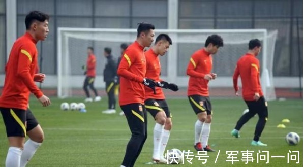 贾岩峰|国足队长吴曦获力挺,李霄鹏仍很信任他,躲球另有原因
