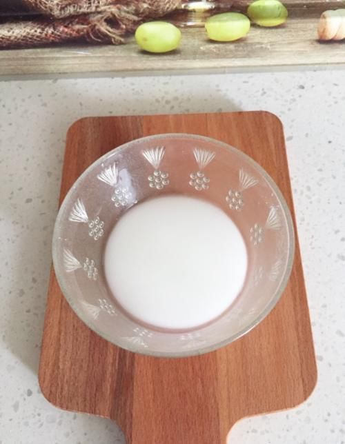 炒白菜,直接下锅炒是外行!学会4个技巧,酸辣又脆爽,还不出水