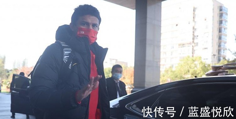 越南队|艾克森肉包子打狗李霄鹏招兵买马!越媒洋兵回家 越南要拿分!