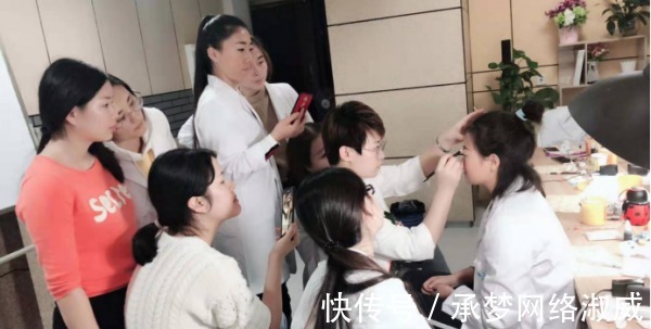 医生|为什么医生不提倡女生纹眉?内行人道出其中缘由,幸好没跟风