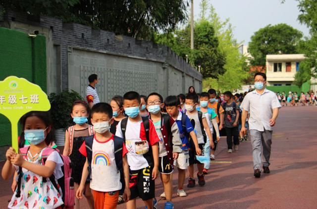 五一过后，学生将迎来“新假期”，学生拍手叫好，家长却欲哭无泪