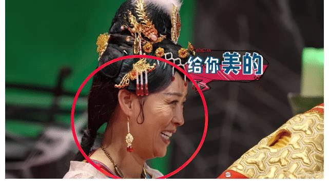 蜘蛛精|周洁琼上演最美“蜘蛛精”，当灯光暗下的那一刻，她的真容暴露了