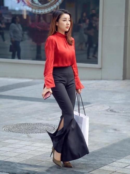 搭配一双一字带高跟凉鞋，优雅迷人