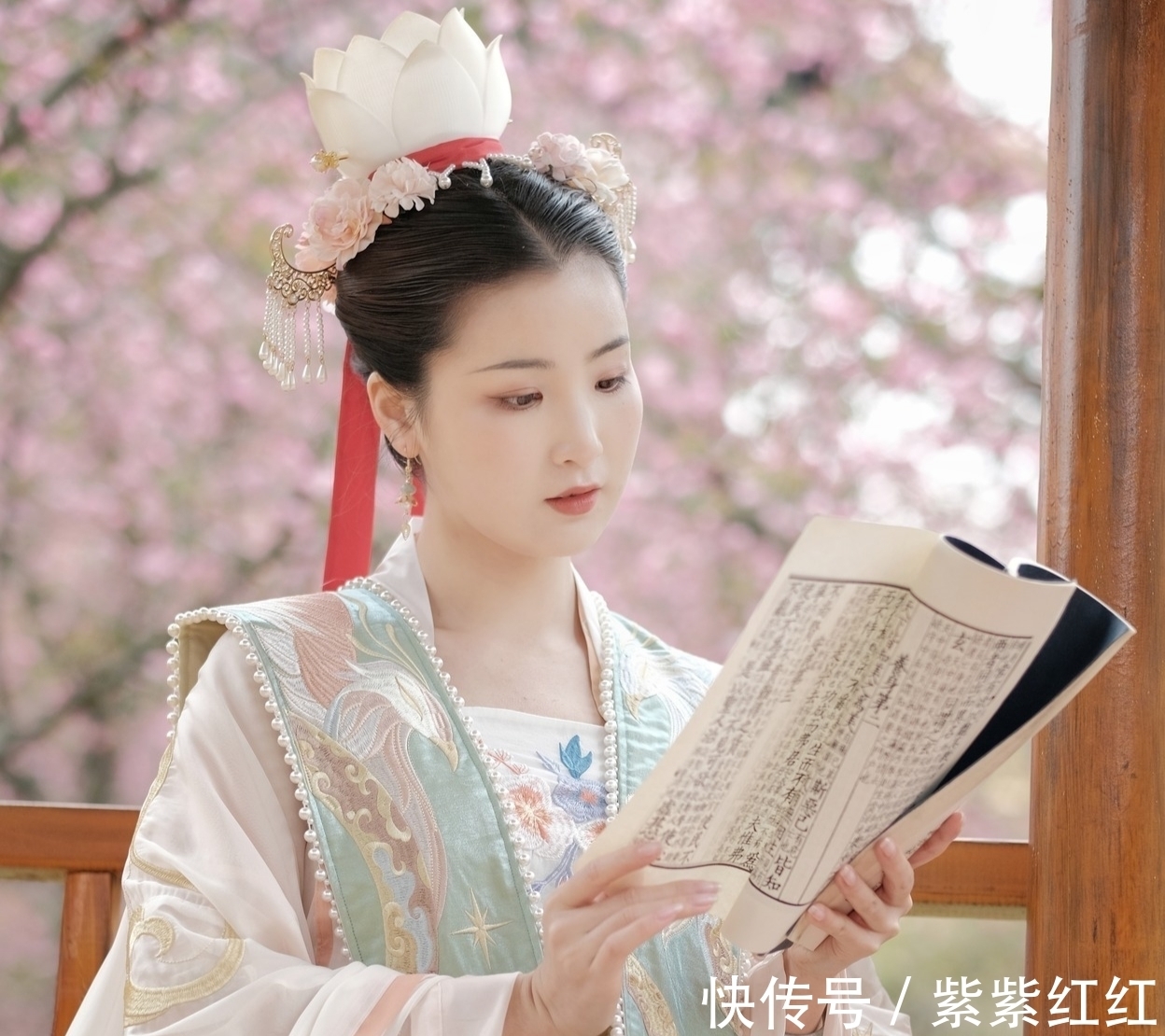 百孔千疮|八声甘州·词:几行字,一怀惆怅,倚遍栏杆