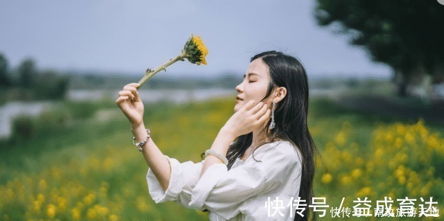 我妈|一位23岁女孩的哭诉高龄父母偷偷生了弟弟,我该怎么接受