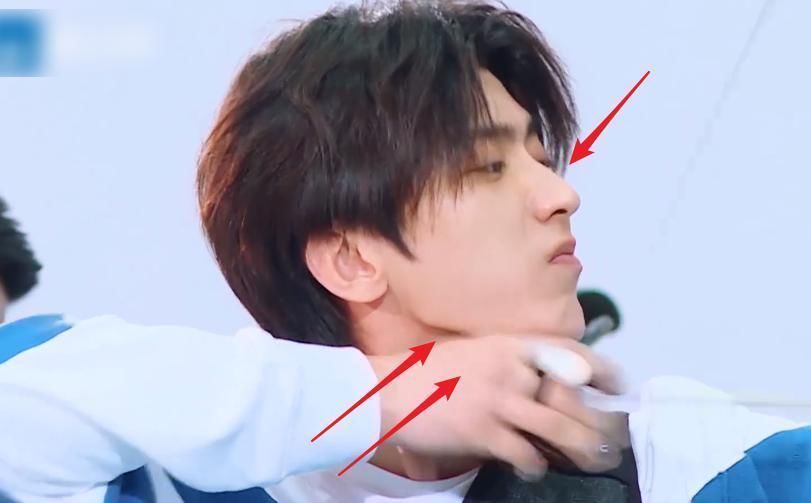 蔡徐坤|奔跑吧预告：baby喝酒成表情包，成毅憨憨在线，蔡徐坤颜值却成焦点