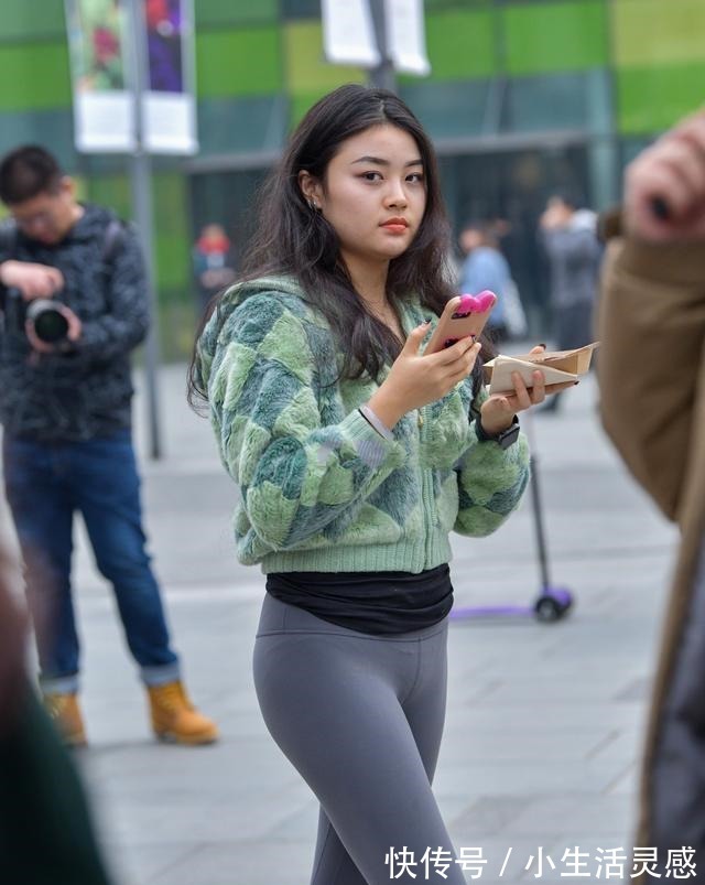 女人 简单搭配的打底裤展现女人魅力气场,美出自己的风格,温婉可人!