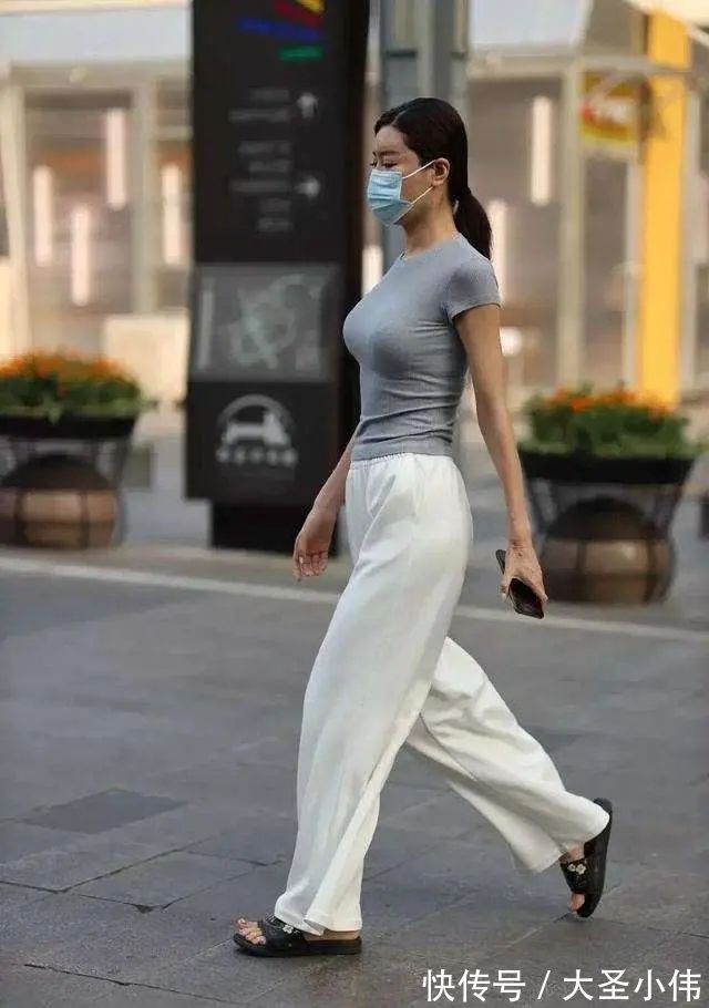 长度 美女街拍:“凹凸感”十足的打底裤,选对裙型的女生,大腿肉滑