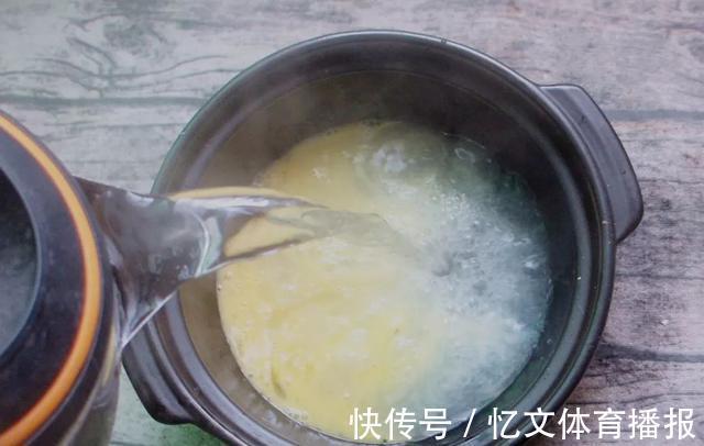 香油|长期吃“开水冲鸡蛋”滴香油,对身体有好处吗?医生揭晓真相