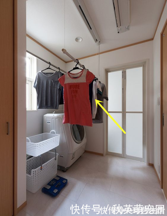晾衣杆|国内阳台晒满衣服，家里来人太尴尬！不如学国外隔个洗衣房，好用