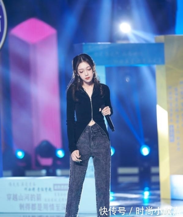 竹竿腿过时了,看看希林娜依高的“酒杯腿”,这才是直男心头爱