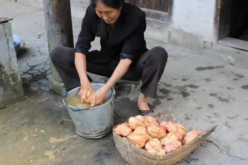 衡东|寻味衡东之《草市刮薯皮》