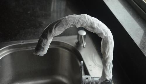 赶紧把卫生纸包水龙头上, 很多人还不知道, 学会快告诉家里人