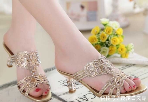 细跟鞋打造出优雅的淑女风格,爱美的你一定离不开这样的细跟鞋!